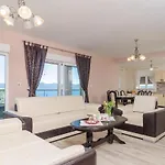 Stunning In With Kitchen