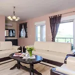 Stunning In With Kitchen *