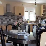 Stunning In With Kitchen Feriehus