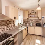 Stunning In With Kitchen Vakantiehuis
