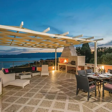 Stunning In With Kitchen Hébergement de vacances *