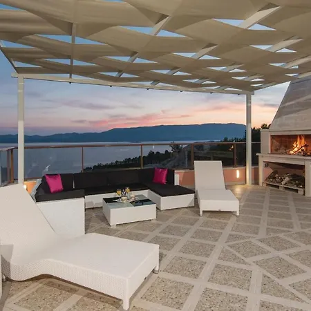 Vakantiehuis Stunning In With Kitchen *