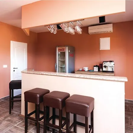 Stunning In With Kitchen 펜션 Kremena