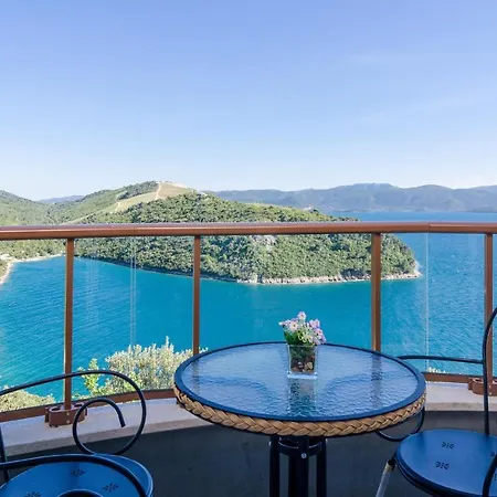 Stunning In With Kitchen Hébergement de vacances
