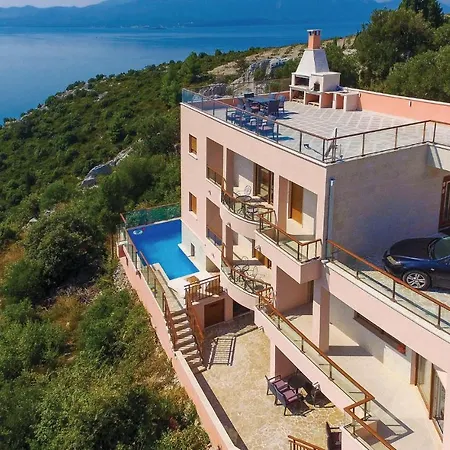 Stunning In With Kitchen Hébergement de vacances *