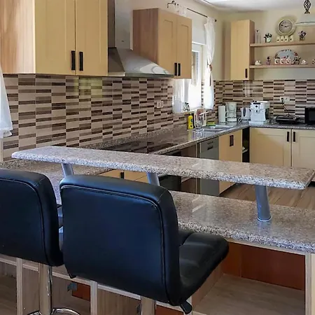 Stunning In With Kitchen Hébergement de vacances