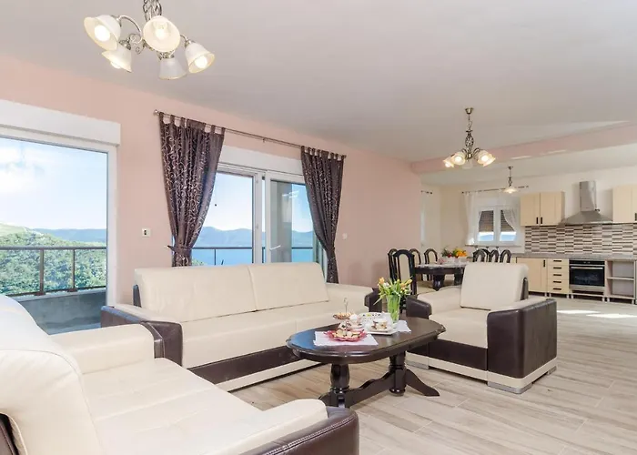Stunning In With Kitchen