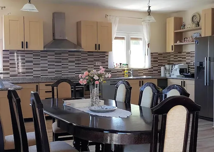 Stunning In With Kitchen 펜션