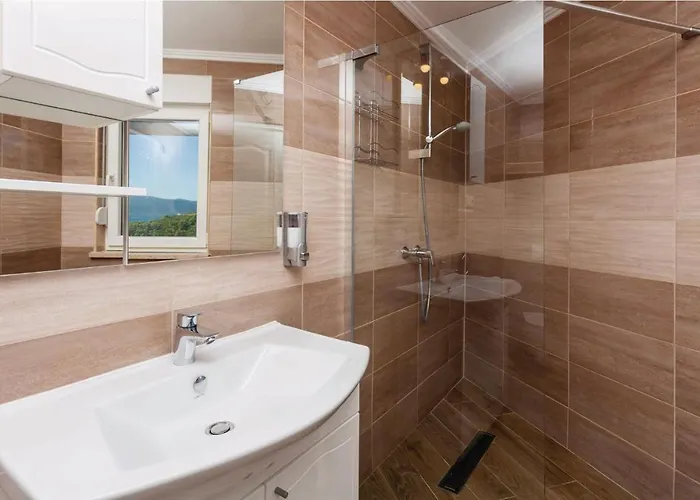 Stunning In With Kitchen