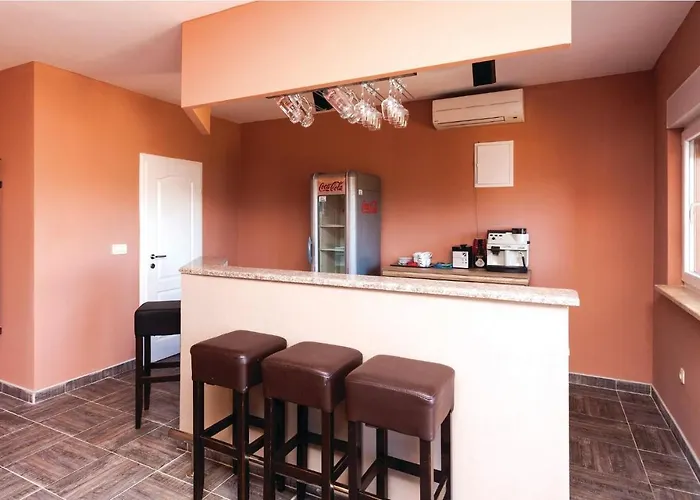 Stunning In With Kitchen 펜션 Kremena
